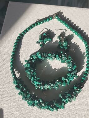 Vintage Genuine Malachite Chip & Bead Jewelry Set Neclace Bracelet Earrings